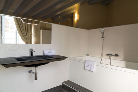 Panoramic Room | Bathroom | Designer toiletries, hair dryer, bathrobes, towels