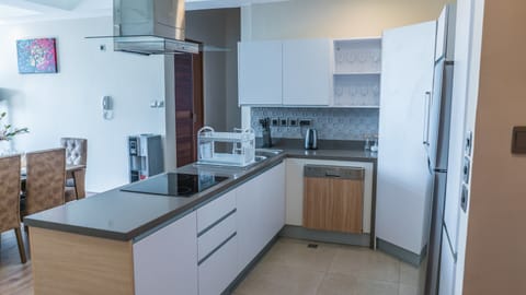 Apartment, 2 Bedrooms | Private kitchen | Fridge, microwave, oven, stovetop