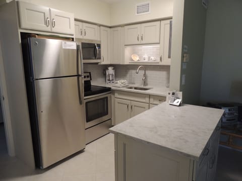 Superior Apartment, 1 Bedroom (Intracoastal View) | Private kitchen | Full-size fridge, microwave, oven, stovetop