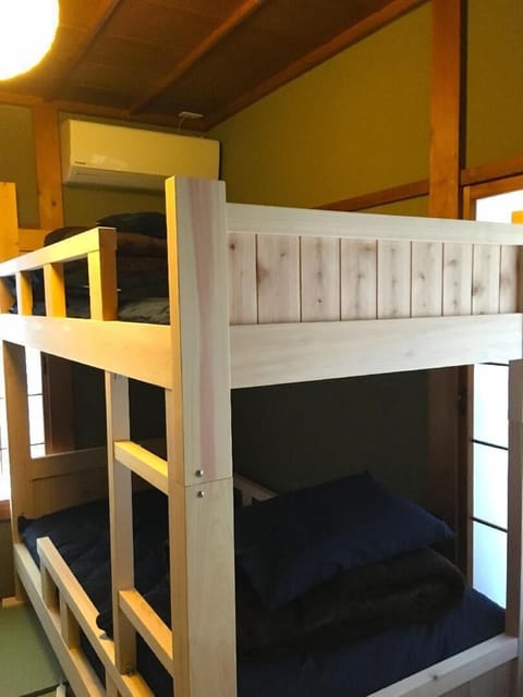 Private Bunk Bed Japanese Style Room 1A Max 4 Guests, Shared Bathroom | Free WiFi, bed sheets