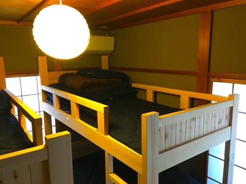 Private Bunk Bed Japanese Style Room 1A Max 4 Guests, Shared Bathroom | Free WiFi, bed sheets