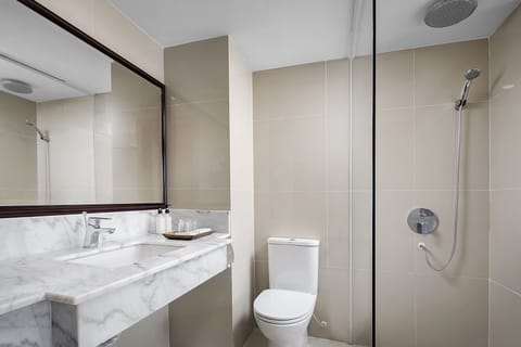 Ohana Residence, Balcony | Bathroom | Combined shower/tub, free toiletries, hair dryer, bathrobes