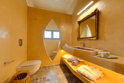 Nereus Suite with Private Hot Tub | Bathroom | Shower, rainfall showerhead, designer toiletries, hair dryer