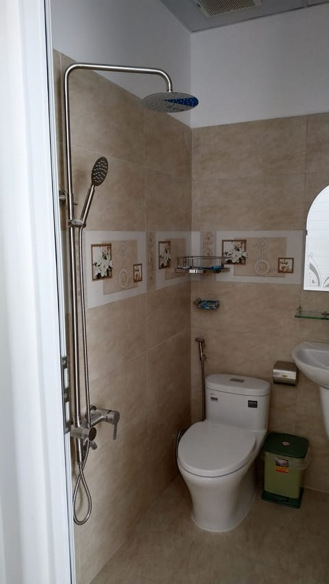 Single Room | Bathroom | Shower, free toiletries, slippers