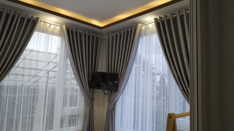 Single Room | Blackout drapes, soundproofing, iron/ironing board, free WiFi