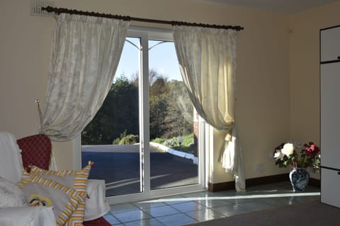 Comfort Bungalow, Garden View | Living area