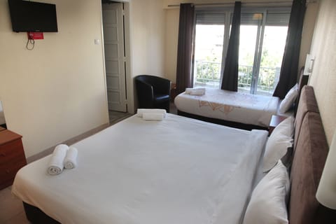 Triple Room, Private Bathroom | Egyptian cotton sheets, premium bedding, free WiFi, bed sheets