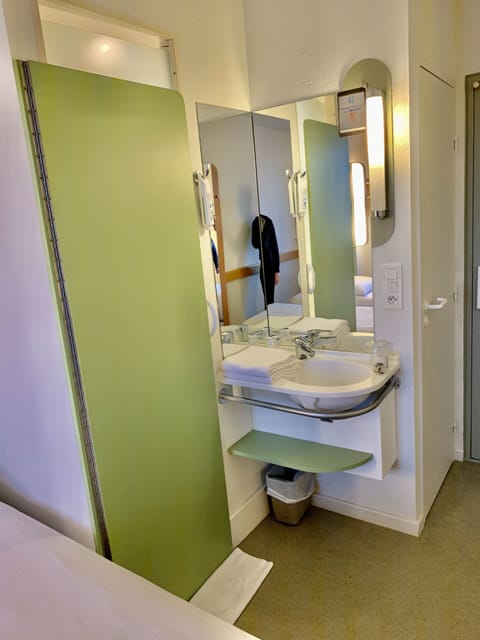 Twin Room, 2 Twin Beds | Desk, blackout drapes, free WiFi, bed sheets