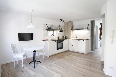 Apartment Evelyn | Private kitchen | Fridge, stovetop, coffee/tea maker, electric kettle