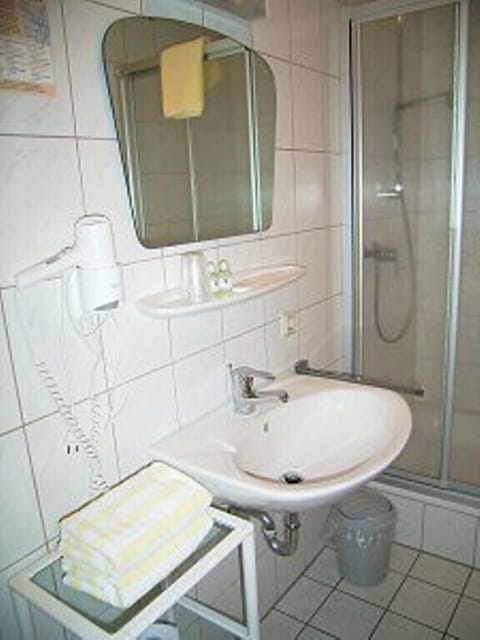 Condo | Bathroom | Shower, free toiletries, hair dryer, towels