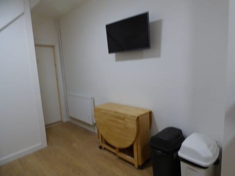 Comfort House, 4 Bedrooms | Television