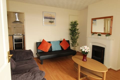 House, 2 Bedrooms (Sleeps 7) | Living area | Flat-screen TV