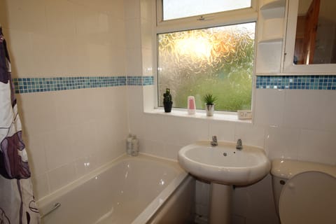 House, 2 Bedrooms (Sleeps 7) | Bathroom | Free toiletries, hair dryer, towels