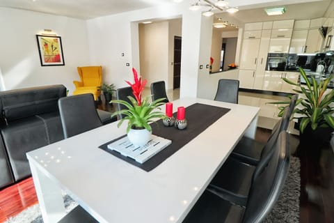 Superior Apartment, Ground Floor | In-room dining