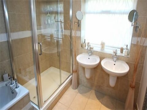 Suite, Ensuite (Lullingstone) | Bathroom