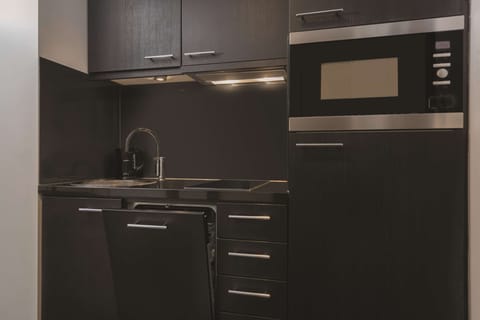 Premier Studio | Private kitchenette | Fridge, microwave, stovetop, dishwasher