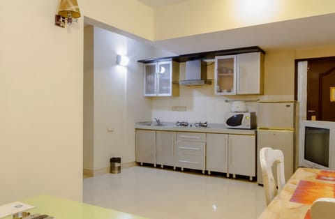 Regular Apartment (Suites-1BHK) | Private kitchenette | Fridge, microwave, coffee/tea maker, electric kettle