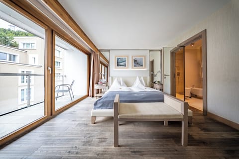 Family Room with Bunk Bed | In-room safe, cribs/infant beds, free WiFi, bed sheets