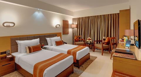 Deluxe Room, 1 King Bed | Premium bedding, pillowtop beds, minibar, in-room safe