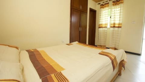 Double Room | Down comforters, desk, free WiFi