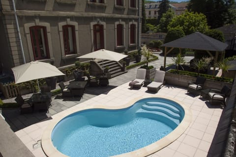 Seasonal outdoor pool, pool umbrellas, sun loungers