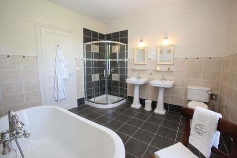 Deluxe Double Room | Bathroom | Designer toiletries, hair dryer, bathrobes, slippers