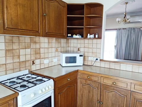 Three Bedroom Apartment (2) | Microwave