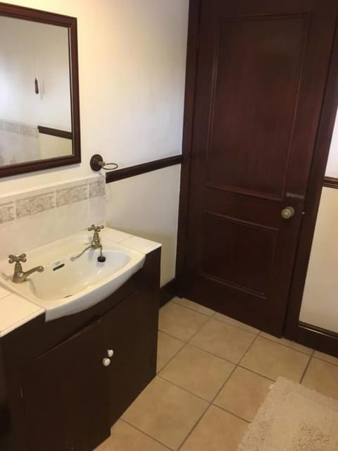 Single Room, Private Bathroom | Bathroom sink