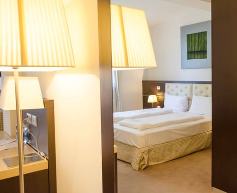 Comfort Triple Room | Premium bedding, down comforters, in-room safe, desk