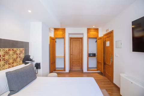 Superior Double Room | Down comforters, minibar, in-room safe, individually decorated