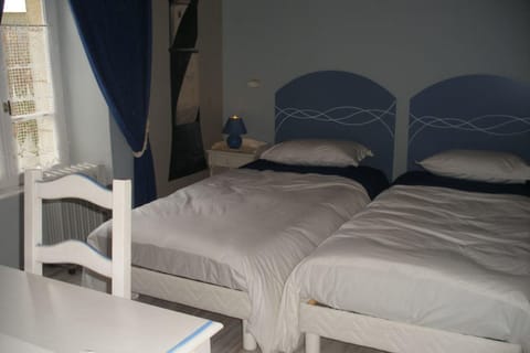 Twin Room (Ar Mor) | Individually decorated, individually furnished, desk, blackout drapes