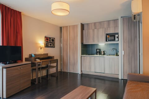 Appartement 1 chambre | Private kitchen | Fridge, microwave, stovetop, electric kettle