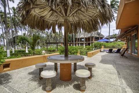 Villa Pichilingue | Terrace/patio