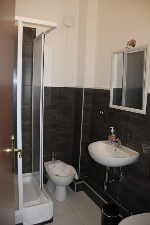Quadruple Room, Balcony | Bathroom | Shower, hair dryer, bidet, towels