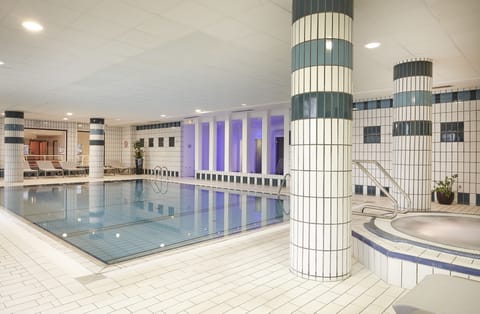 Indoor pool, sun loungers