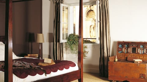 Romantic Suite, 1 King Bed | Hypo-allergenic bedding, Select Comfort beds, minibar