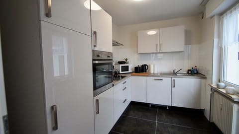 Luxury Apartment, 3 Bedrooms (Cleaning Fee EUR 100) | Private kitchen | Fridge, microwave, oven, stovetop