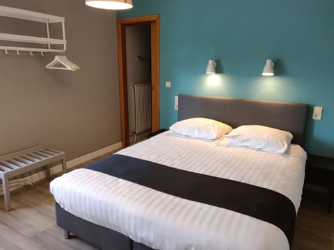 Double Room | Desk, laptop workspace, blackout drapes, iron/ironing board