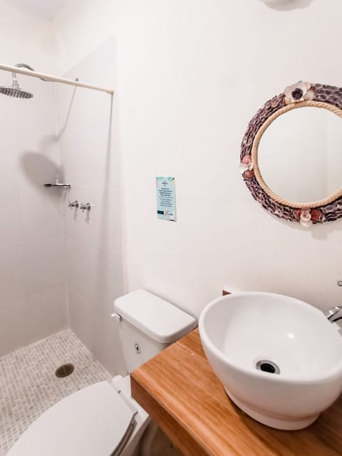 Superior Suite | Bathroom | Shower, designer toiletries, hair dryer, towels