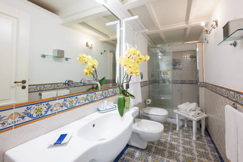 Junior Suite, 1 Bedroom, Balcony | Bathroom | Free toiletries, hair dryer, bidet, soap