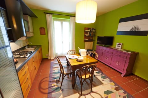 Classic Apartment | Private kitchen | Fridge, stovetop, cookware/dishes/utensils