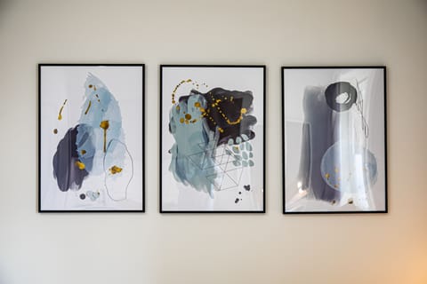 Deluxe Studio, Kitchenette, Ground Floor | Individually decorated, individually furnished, iron/ironing board