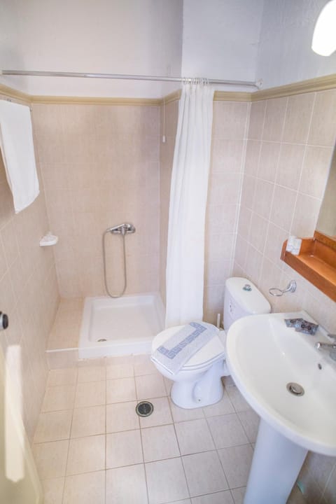 Double or Twin Room, Garden View | Bathroom | Combined shower/tub, free toiletries, hair dryer, towels