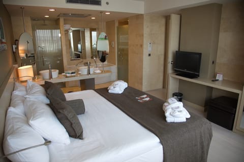 Junior Suite | Premium bedding, minibar, in-room safe, desk