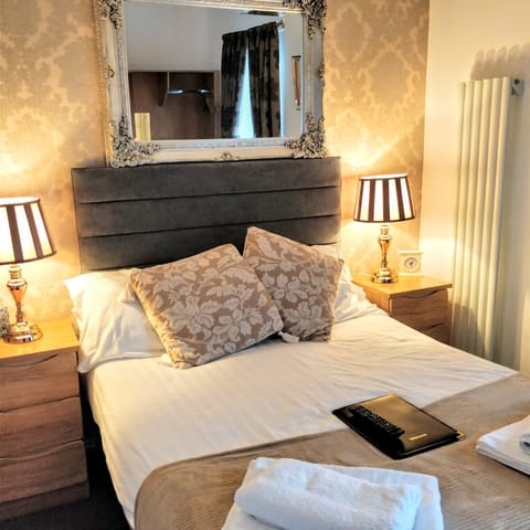 Desk, soundproofing, iron/ironing board, free WiFi