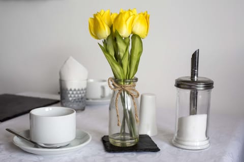 Coffee/tea maker, electric kettle