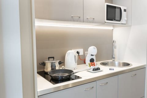 Superior Quadruple Room, Kitchen | Private kitchen | Full-size fridge, espresso maker, coffee/tea maker, electric kettle