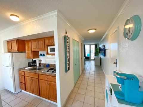 Deluxe Room, Kitchen, Ocean View | Private kitchen | Mini-fridge, microwave, stovetop, coffee/tea maker