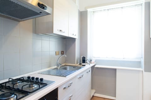 Apartment, 2 Bedrooms | Private kitchen | Fridge, oven, stovetop, cookware/dishes/utensils