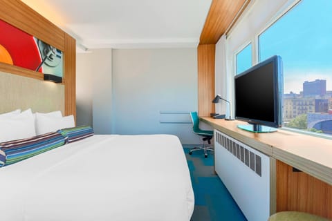 Room, 1 King Bed, Non Smoking (aloft) | Hypo-allergenic bedding, pillowtop beds, in-room safe, desk